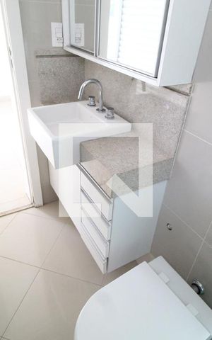 Casa de condomínio para alugar com 300m², 4 quartos e 4 vagasBanheiro do Quarto 4
