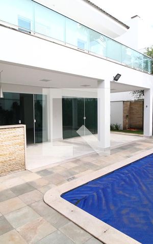 Casa de condomínio para alugar com 300m², 4 quartos e 4 vagasPiscina
