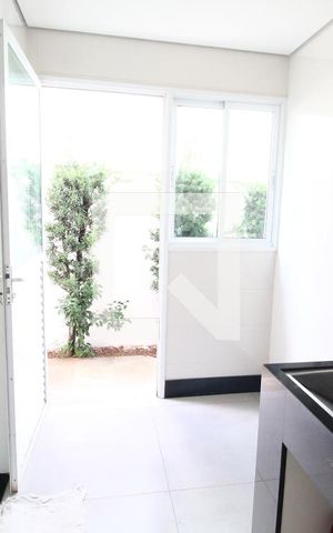 Casa de condomínio para alugar com 300m², 4 quartos e 4 vagasÁrea de Serviço