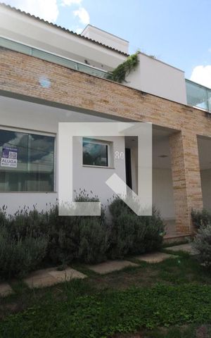 Casa de condomínio para alugar com 300m², 4 quartos e 4 vagasFachada
