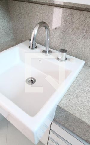 Casa de condomínio para alugar com 300m², 4 quartos e 4 vagasBanheiro do Quarto 3