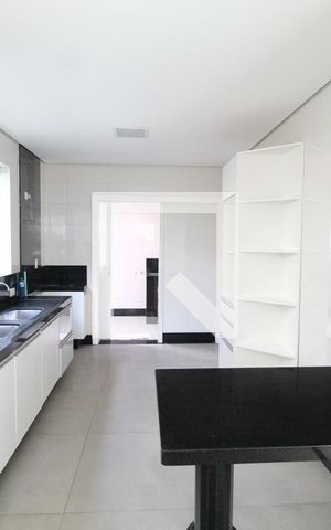 Casa de condomínio para alugar com 300m², 4 quartos e 4 vagasCozinha