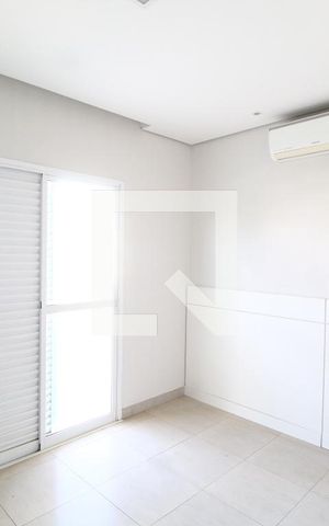 Casa de condomínio para alugar com 300m², 4 quartos e 4 vagasQuarto 2 - Suíte