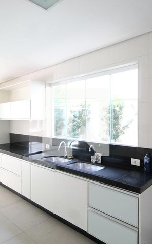 Casa de condomínio para alugar com 300m², 4 quartos e 4 vagasCozinha