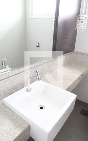 Casa de condomínio para alugar com 300m², 4 quartos e 4 vagasLavabo