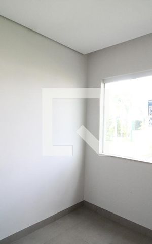 Casa de condomínio para alugar com 300m², 4 quartos e 4 vagasEscritório