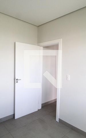 Casa de condomínio para alugar com 300m², 4 quartos e 4 vagasEscritório