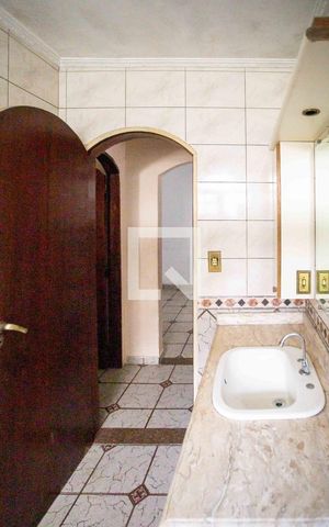 Casa à venda com 405m², 2 quartos e 1 vagaBanheiro
