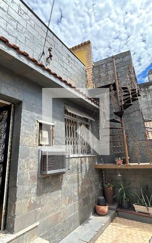 Casa à venda com 211m², 5 quartos e 1 vagaFachada