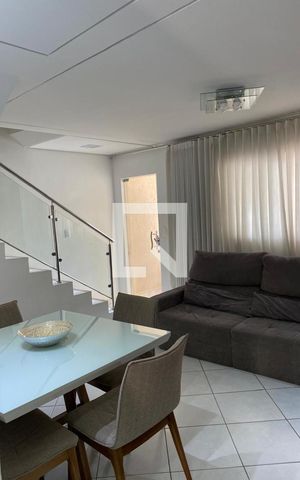 Casa à venda com 100m², 2 quartos e 2 vagas Casa à venda com 100m², 2 quartos e 2 vagasSala