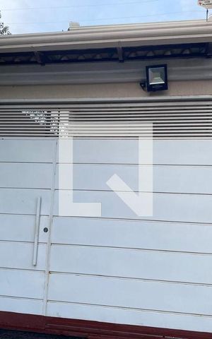 Casa à venda com 100m², 2 quartos e 2 vagas Casa à venda com 100m², 2 quartos e 2 vagasFachada