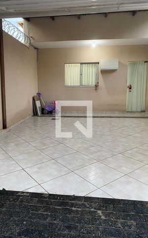 Casa à venda com 100m², 2 quartos e 2 vagas Casa à venda com 100m², 2 quartos e 2 vagasGaragem