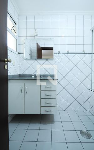 Apartamento à venda com 133m², 3 quartos e 2 vagas Apartamento à venda com 133m², 3 quartos e 2 vagasBanheiro da Suíte