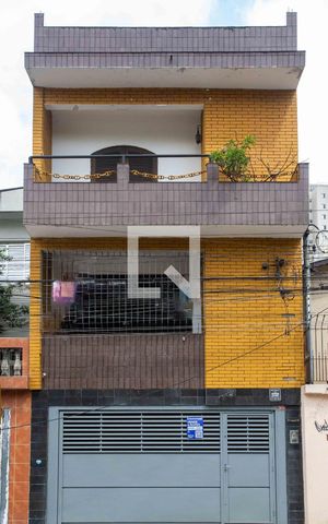 Casa à venda com 288m², 4 quartos e 2 vagasFachada