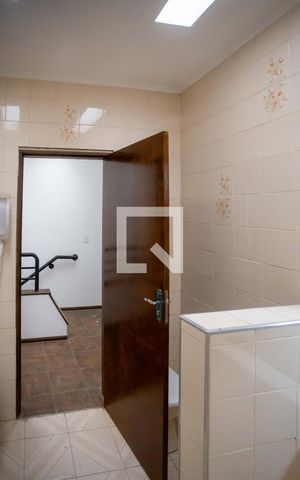 Casa à venda com 288m², 4 quartos e 2 vagasBanheiro 1