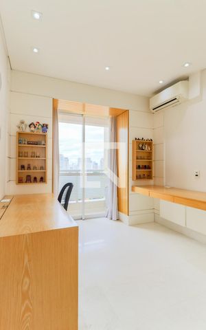 Apartamento à venda com 234m², 3 quartos e 4 vagas Apartamento à venda com 234m², 3 quartos e 4 vagasQuarto
