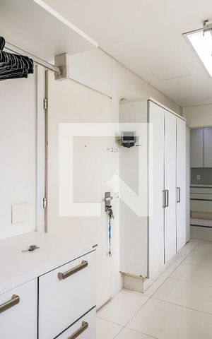 Apartamento à venda com 234m², 3 quartos e 4 vagas Apartamento à venda com 234m², 3 quartos e 4 vagasÁrea de Serviço