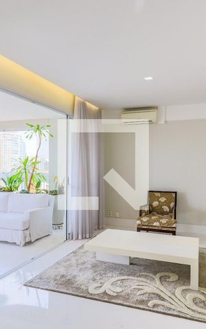 Apartamento à venda com 234m², 3 quartos e 4 vagas Apartamento à venda com 234m², 3 quartos e 4 vagasSala