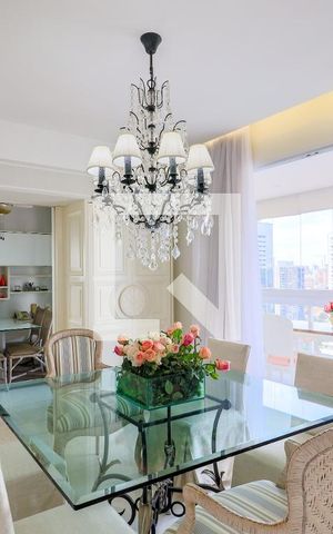 Apartamento à venda com 234m², 3 quartos e 4 vagas Apartamento à venda com 234m², 3 quartos e 4 vagasSala de Jantar