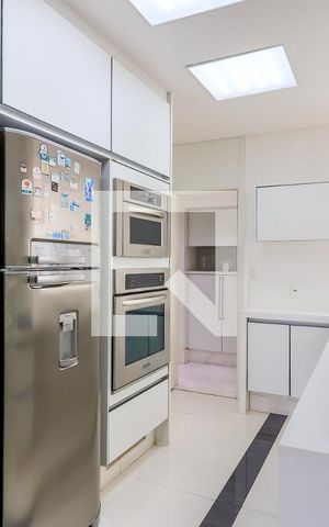 Apartamento à venda com 234m², 3 quartos e 4 vagas Apartamento à venda com 234m², 3 quartos e 4 vagasCozinha