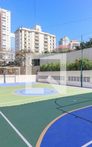 Apartamento à venda com 234m², 3 quartos e 4 vagas Apartamento à venda com 234m², 3 quartos e 4 vagasÁrea Comum - Quadra Poliesportiva