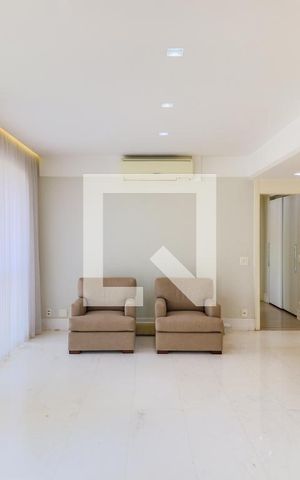 Apartamento à venda com 234m², 3 quartos e 4 vagas Apartamento à venda com 234m², 3 quartos e 4 vagasSala