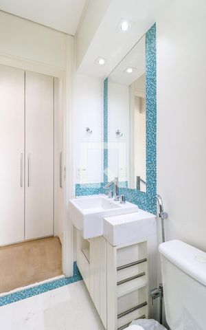 Apartamento à venda com 234m², 3 quartos e 4 vagas Apartamento à venda com 234m², 3 quartos e 4 vagasBanheiro da Suíte 2