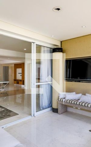 Apartamento à venda com 234m², 3 quartos e 4 vagas Apartamento à venda com 234m², 3 quartos e 4 vagasVaranda Gourmet