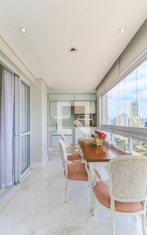 Apartamento à venda com 234m², 3 quartos e 4 vagas Apartamento à venda com 234m², 3 quartos e 4 vagasVaranda Gourmet
