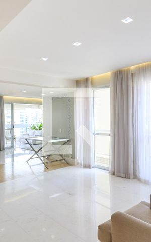 Apartamento à venda com 234m², 3 quartos e 4 vagas Apartamento à venda com 234m², 3 quartos e 4 vagasSala