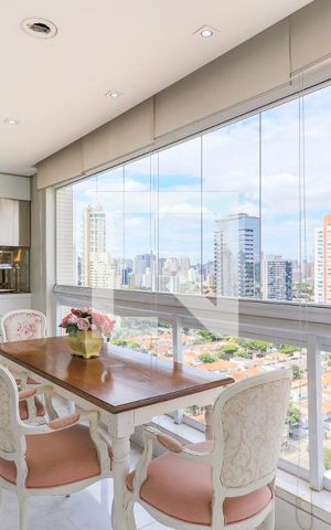 Apartamento à venda com 234m², 3 quartos e 4 vagas Apartamento à venda com 234m², 3 quartos e 4 vagasVaranda Gourmet