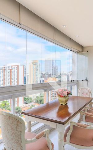 Apartamento à venda com 234m², 3 quartos e 4 vagas Apartamento à venda com 234m², 3 quartos e 4 vagasVaranda Gourmet