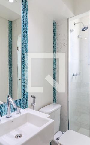 Apartamento à venda com 234m², 3 quartos e 4 vagas Apartamento à venda com 234m², 3 quartos e 4 vagasBanheiro da Suíte 2