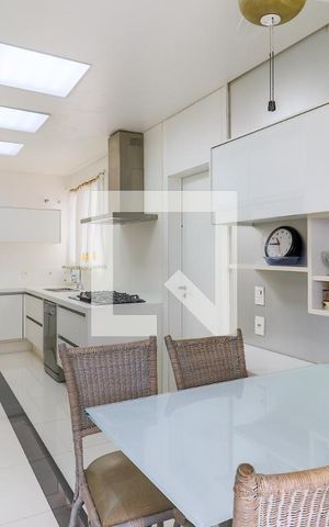 Apartamento à venda com 234m², 3 quartos e 4 vagas Apartamento à venda com 234m², 3 quartos e 4 vagasCozinha