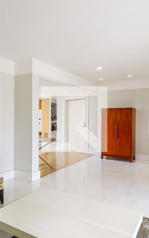 Apartamento à venda com 234m², 3 quartos e 4 vagas Apartamento à venda com 234m², 3 quartos e 4 vagasSala