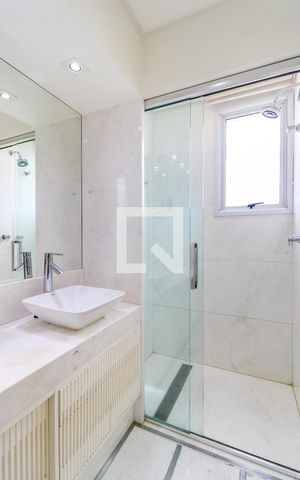 Apartamento à venda com 234m², 3 quartos e 4 vagas Apartamento à venda com 234m², 3 quartos e 4 vagasBanheiro 2 da Suíte 1