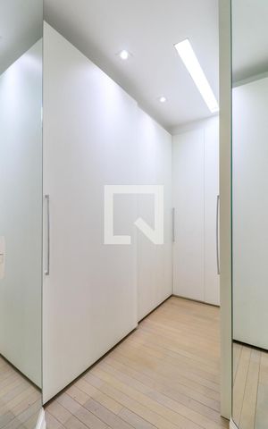 Apartamento à venda com 234m², 3 quartos e 4 vagas Apartamento à venda com 234m², 3 quartos e 4 vagasCloset 1 da Suíte 1