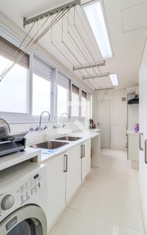 Apartamento à venda com 234m², 3 quartos e 4 vagas Apartamento à venda com 234m², 3 quartos e 4 vagasÁrea de Serviço