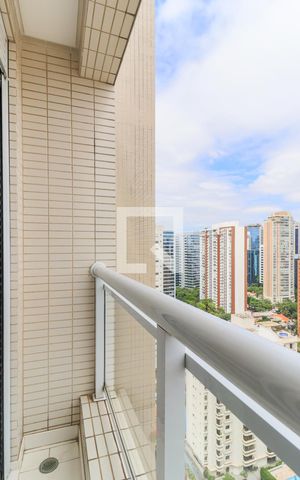 Apartamento à venda com 234m², 3 quartos e 4 vagas Apartamento à venda com 234m², 3 quartos e 4 vagasVaranda da Suíte 2