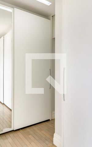 Apartamento à venda com 234m², 3 quartos e 4 vagas Apartamento à venda com 234m², 3 quartos e 4 vagasCloset 2 da Suíte 1