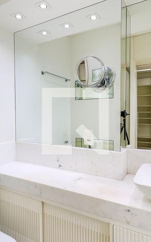 Apartamento à venda com 234m², 3 quartos e 4 vagas Apartamento à venda com 234m², 3 quartos e 4 vagasBanheiro 2 da Suíte 1