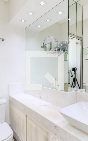 Apartamento à venda com 234m², 3 quartos e 4 vagas Apartamento à venda com 234m², 3 quartos e 4 vagasBanheiro 2 da Suíte 1