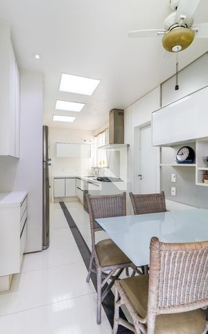 Apartamento à venda com 234m², 3 quartos e 4 vagas Apartamento à venda com 234m², 3 quartos e 4 vagasCozinha