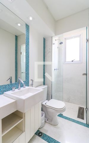 Apartamento à venda com 234m², 3 quartos e 4 vagas Apartamento à venda com 234m², 3 quartos e 4 vagasBanheiro da Suíte 2