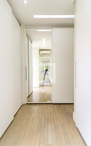 Apartamento à venda com 234m², 3 quartos e 4 vagas Apartamento à venda com 234m², 3 quartos e 4 vagasCloset 2 da Suíte 1