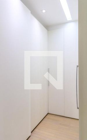 Apartamento à venda com 234m², 3 quartos e 4 vagas Apartamento à venda com 234m², 3 quartos e 4 vagasCloset 1 da Suíte 1