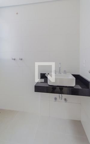 Casa de condomínio à venda com 170m², 2 quartos e 2 vagas Casa de condomínio à venda com 170m², 2 quartos e 2 vagasBanheiro da Suíte
