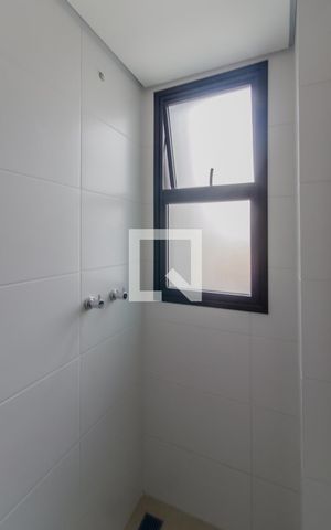 Casa de condomínio à venda com 170m², 2 quartos e 2 vagas Casa de condomínio à venda com 170m², 2 quartos e 2 vagasBanheiro Social