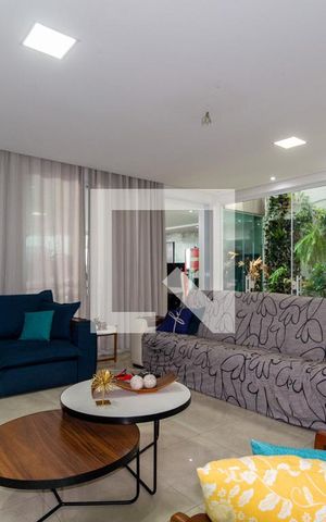 Casa à venda com 295m², 4 quartos e 4 vagasSala de Estar