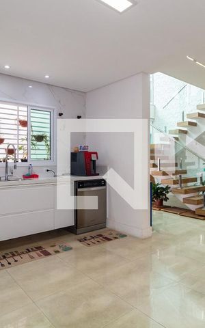 Casa à venda com 295m², 4 quartos e 4 vagasCozinha